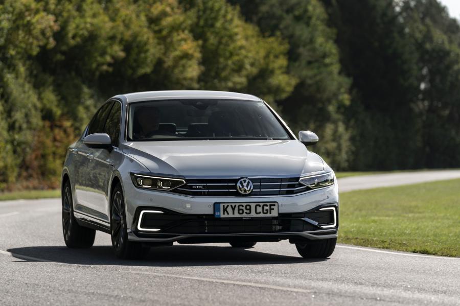  Volkswagen Passat GTE (B8) 2019 года  (UK) (фото 8 из 26)